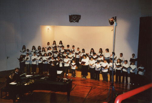 2002_06_21 Coro di voci bianche Barattelli e Annarita Santagada, pianoforte